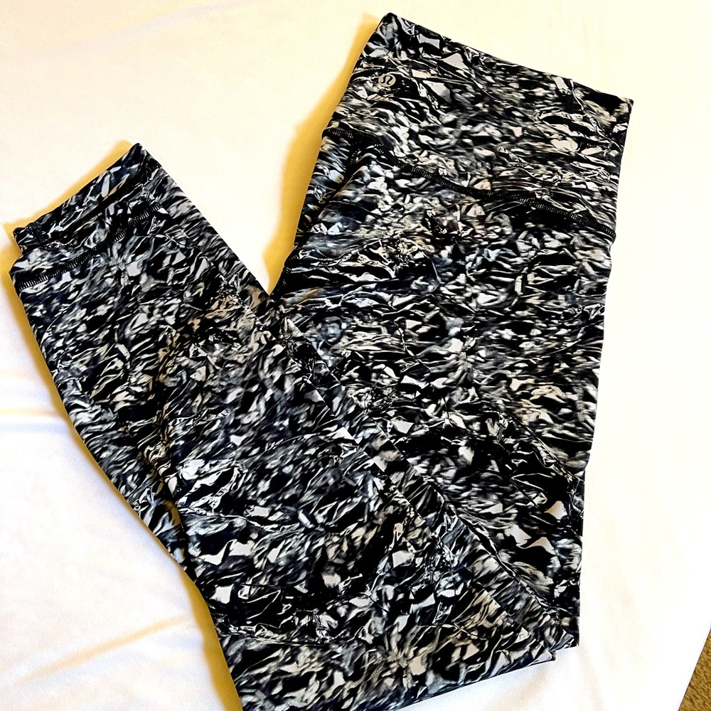 Lululemon Black/White  7/8 Size 10 H23